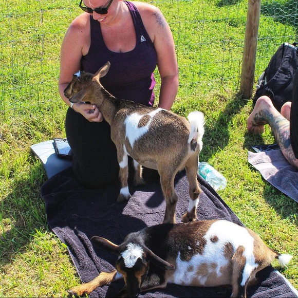 Meet your Posher, Ashlee - Picture 2 of 5